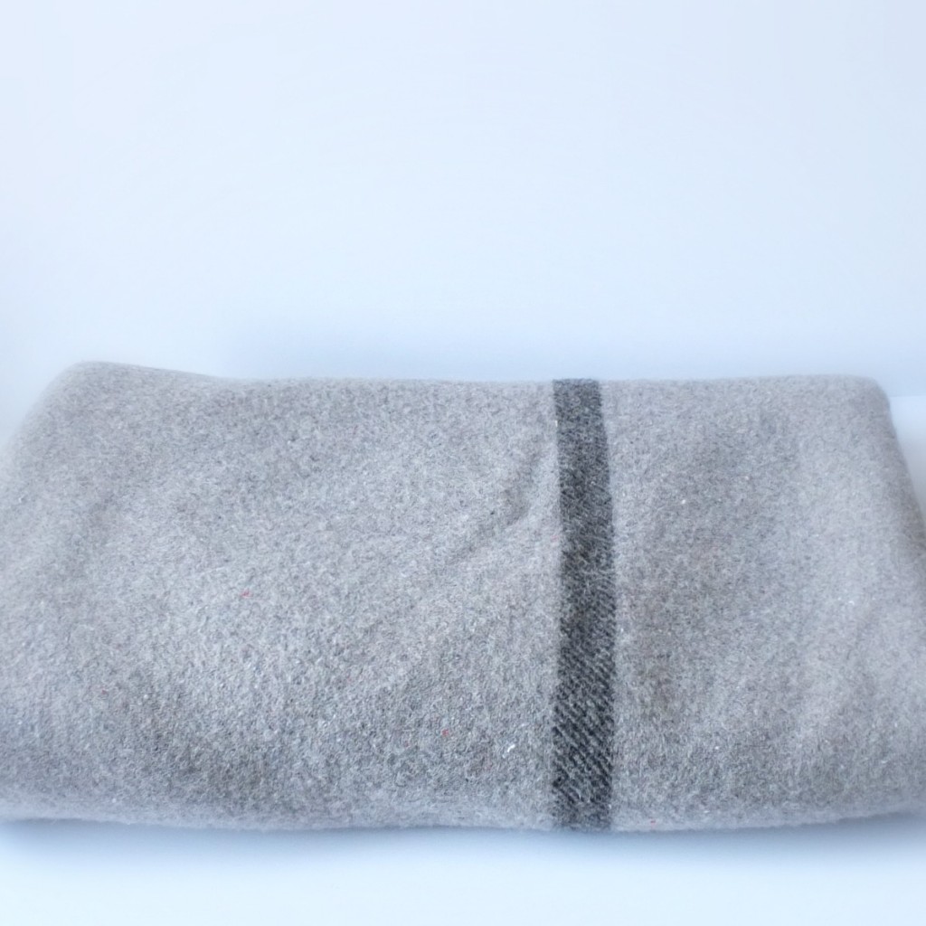 Vintage_Wool_Blanket_DIY_Pillow | Vin'yet Etc. 